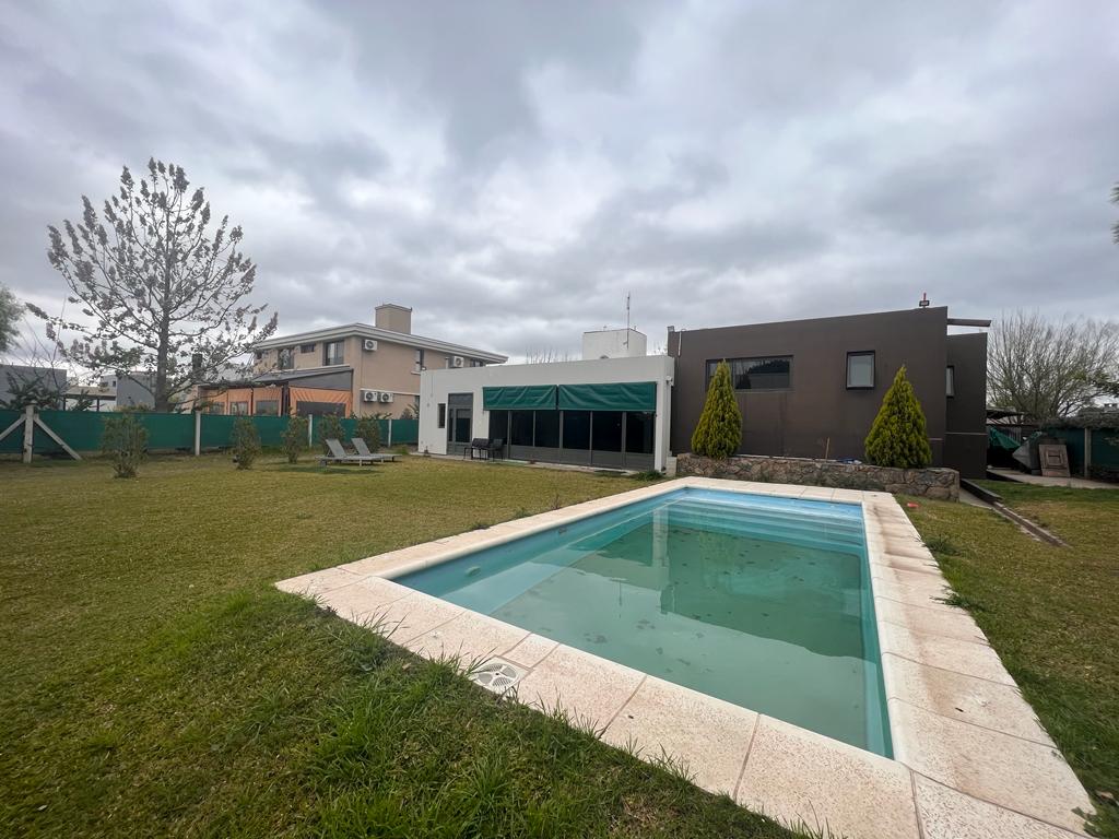 FINCAS DEL SUR 2 - Casa de 3 dormitorios en venta con pileta y galp&oacute;n de guardado