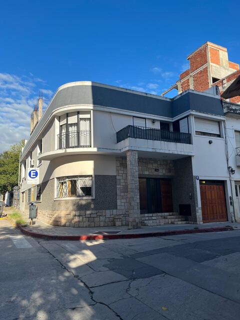 Penthouse en venta de 3 dormitorios y cochera 